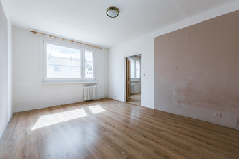 OBÝVACÍ POKOJ - Prodej bytu 1+1 v družstevním vlastnictví 36 m², Bystřany