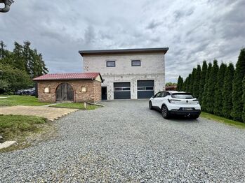 Autodílna - Prodej domu 313 m², Dolní Újezd