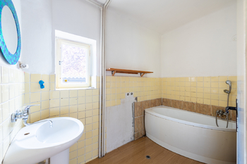 Koupelna 1NP - Prodej domu 150 m², Voznice