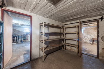 Sklep skład - Prodej domu 150 m², Voznice