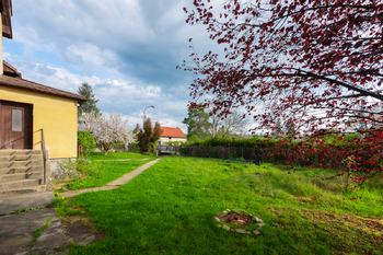 Pohled do zahrady  - Prodej domu 150 m², Voznice
