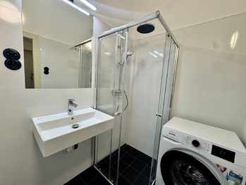 Koupelna - Pronájem bytu 2+1 v osobním vlastnictví 70 m², Praha 2 - Vinohrady