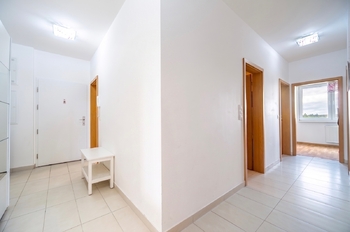 Předsíň - Prodej bytu 4+kk v osobním vlastnictví 93 m², Praha 3 - Strašnice
