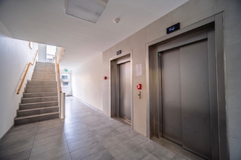 výtahy - Prodej bytu 4+kk v osobním vlastnictví 93 m², Praha 3 - Strašnice