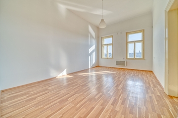 velký krajní pokoj - Prodej bytu 3+1 v osobním vlastnictví 115 m², Praha 5 - Smíchov
