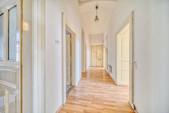 chodba - Prodej bytu 3+1 v osobním vlastnictví 115 m², Praha 5 - Smíchov