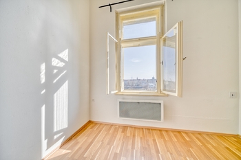 menší pokoj - výhled - Prodej bytu 3+1 v osobním vlastnictví 115 m², Praha 5 - Smíchov