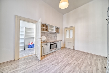 kuchyň s jídelnou - Prodej bytu 3+1 v osobním vlastnictví 115 m², Praha 5 - Smíchov