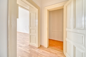 úložný prostor - Prodej bytu 3+1 v osobním vlastnictví 115 m², Praha 5 - Smíchov