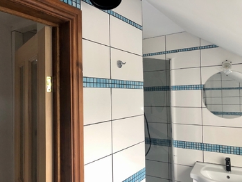 koupelna podkroví - Prodej nájemního domu 485 m², Kojetín
