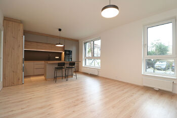 Obývací pokoj + kk - Pronájem bytu 2+kk v osobním vlastnictví 57 m², Praha 9 - Vysočany