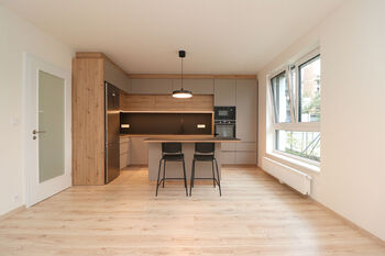 Obývací pokoj + kk - Pronájem bytu 2+kk v osobním vlastnictví 57 m², Praha 9 - Vysočany