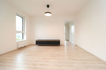 Obývací pokoj - Pronájem bytu 2+kk v osobním vlastnictví 57 m², Praha 9 - Vysočany