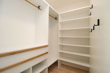 šatna - Pronájem bytu 2+kk v osobním vlastnictví 57 m², Praha 9 - Vysočany