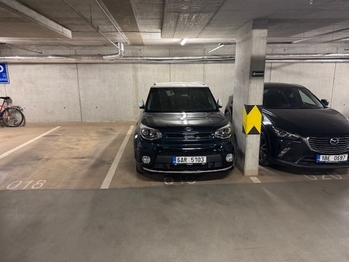 vnitřní parkovací stání - Prodej bytu 2+kk v osobním vlastnictví 90 m², Praha 4 - Modřany