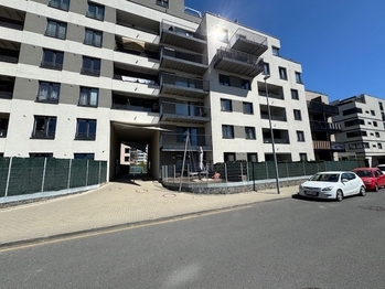 pohled na dům - Prodej bytu 2+kk v osobním vlastnictví 90 m², Praha 4 - Modřany