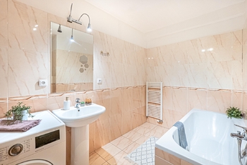 Prodej bytu 2+kk v osobním vlastnictví 73 m², Praha 5 - Smíchov