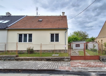 Pohled na dům z ulice  - Prodej domu 66 m², Vyškov
