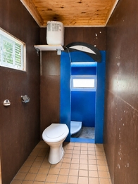 WC a sprchový kout - Prodej chaty / chalupy 40 m², Vědomice