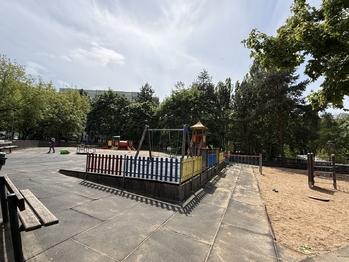 Dětské hřiště - Prodej bytu 3+1 v osobním vlastnictví 73 m², Praha 4 - Chodov