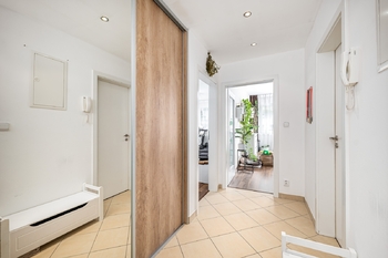 Prodej bytu 2+kk v osobním vlastnictví 58 m², Praha 10 - Horní Měcholupy