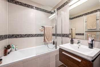 Prodej bytu 2+kk v osobním vlastnictví 58 m², Praha 10 - Horní Měcholupy