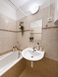 Koupelna - Prodej bytu 3+1 v osobním vlastnictví 75 m², Trhové Sviny