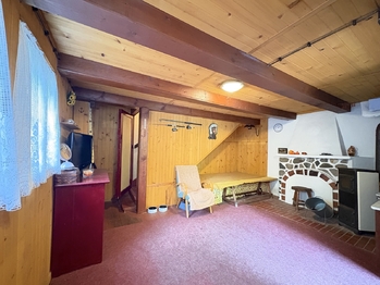 Obytná místnost v přízemí - Prodej chaty / chalupy 80 m², Jílové u Prahy