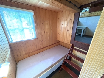 2 pokojík v 1. patře - Prodej chaty / chalupy 80 m², Jílové u Prahy