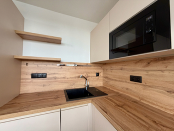 Kuchyň detail - Pronájem bytu 3+kk v osobním vlastnictví 67 m², Praha 10 - Strašnice