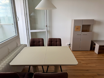 Jídelní stůl  - Pronájem bytu 3+kk v osobním vlastnictví 67 m², Praha 10 - Strašnice