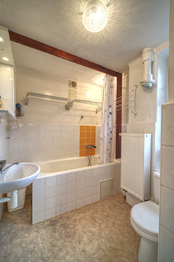 Koupelna v prvním patře - Prodej domu 152 m², Nýrsko