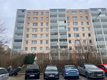 Pohled na dům - Pronájem bytu 1+1 v osobním vlastnictví 29 m², Praha 4 - Modřany