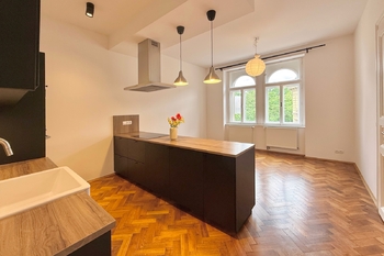 Prodej bytu 4+kk v osobním vlastnictví 93 m², Praha 5 - Smíchov