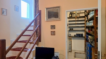 Schodiště do 1. NP - Prodej domu 99 m², Brno