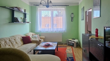 Obývací pokoj 1. NP - Prodej domu 99 m², Brno