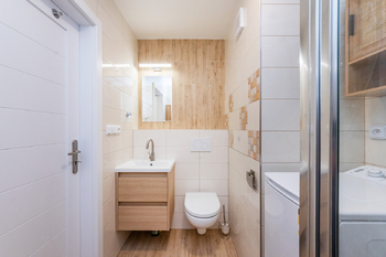Koupelna - Pronájem bytu 2+kk v osobním vlastnictví 48 m², Praha 4 - Chodov