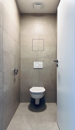 WC - Pronájem bytu 2+kk v osobním vlastnictví 43 m², Praha 9 - Černý Most