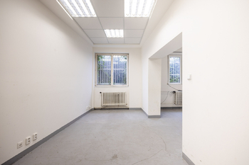 Pronájem kancelářských prostor 1270 m², Rudná