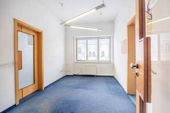 Pronájem kancelářských prostor 1270 m², Rudná