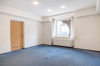 Pronájem kancelářských prostor 1270 m², Rudná