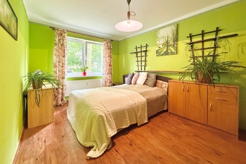 ložnice - Prodej bytu 2+kk v osobním vlastnictví 43 m², Milovice