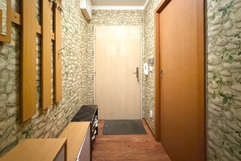 chodba - Prodej bytu 2+kk v osobním vlastnictví 43 m², Milovice
