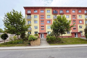 bytový dům - Prodej bytu 2+kk v osobním vlastnictví 43 m², Milovice 