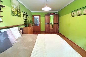ložnice - Prodej bytu 2+kk v osobním vlastnictví 43 m², Milovice