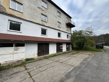 Pronájem garáže 231 m², Solenice