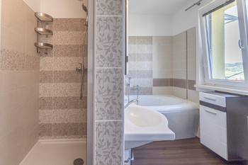 Koupelna - Prodej bytu 3+kk v osobním vlastnictví 61 m², Zlín