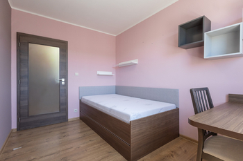 Pokoj růžový - Prodej bytu 3+kk v osobním vlastnictví 61 m², Zlín