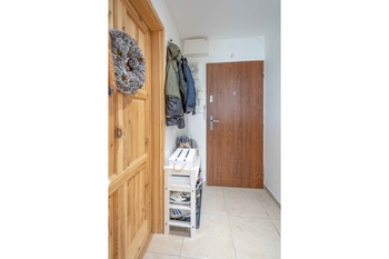 Vstupní chodba.  - Pronájem bytu 3+kk v družstevním vlastnictví 83 m², Neratovice