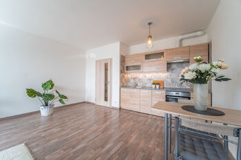 Pronájem bytu 1+kk v osobním vlastnictví 43 m², Praha 10 - Uhříněves